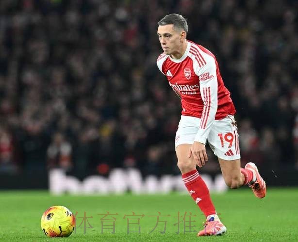 曼城体验卡到期！约克雷斯点射19连中，阿森纳1-0埃弗顿重返榜首